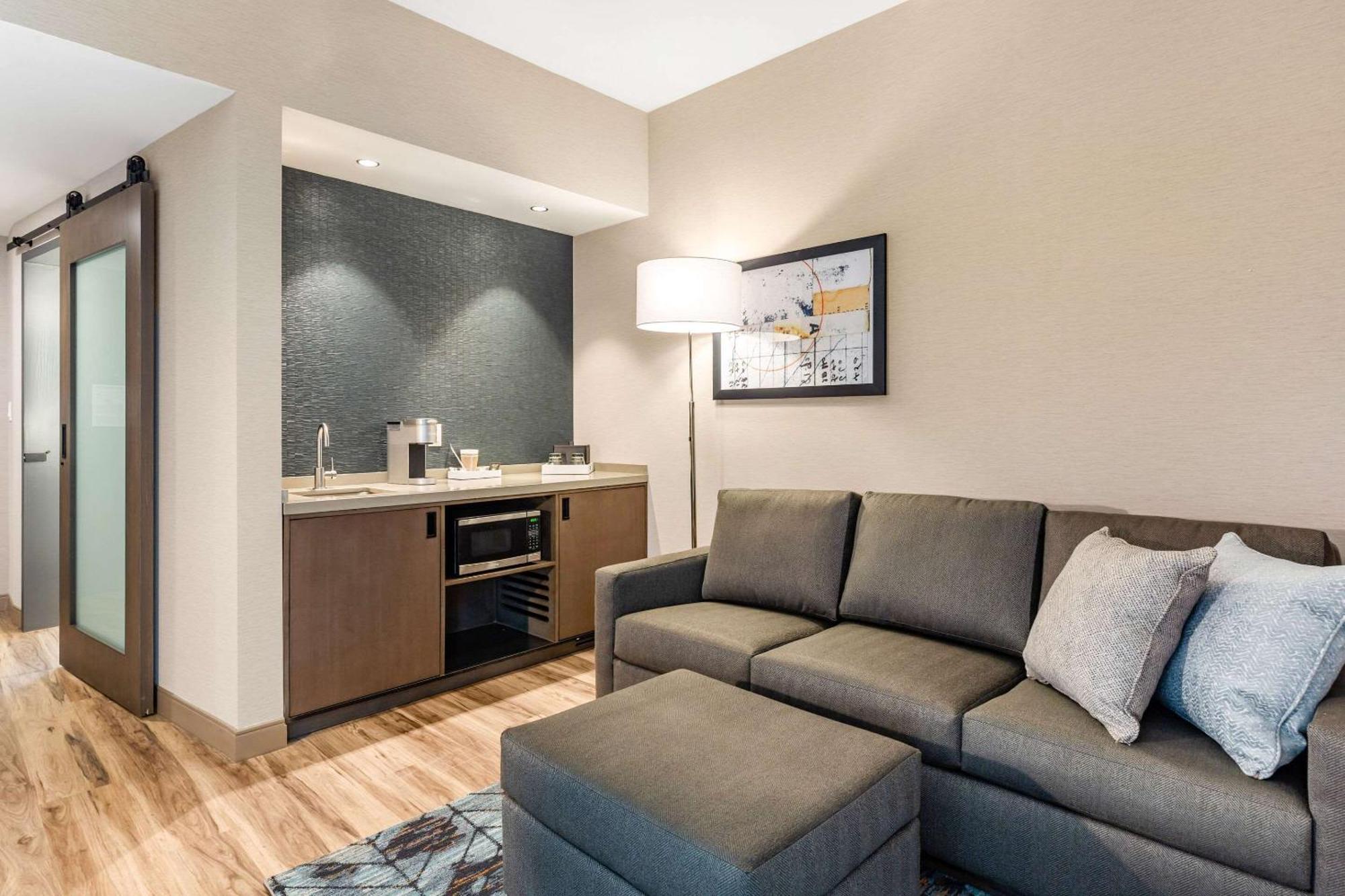 Cambria Hotel New Haven University Area Экстерьер фото
